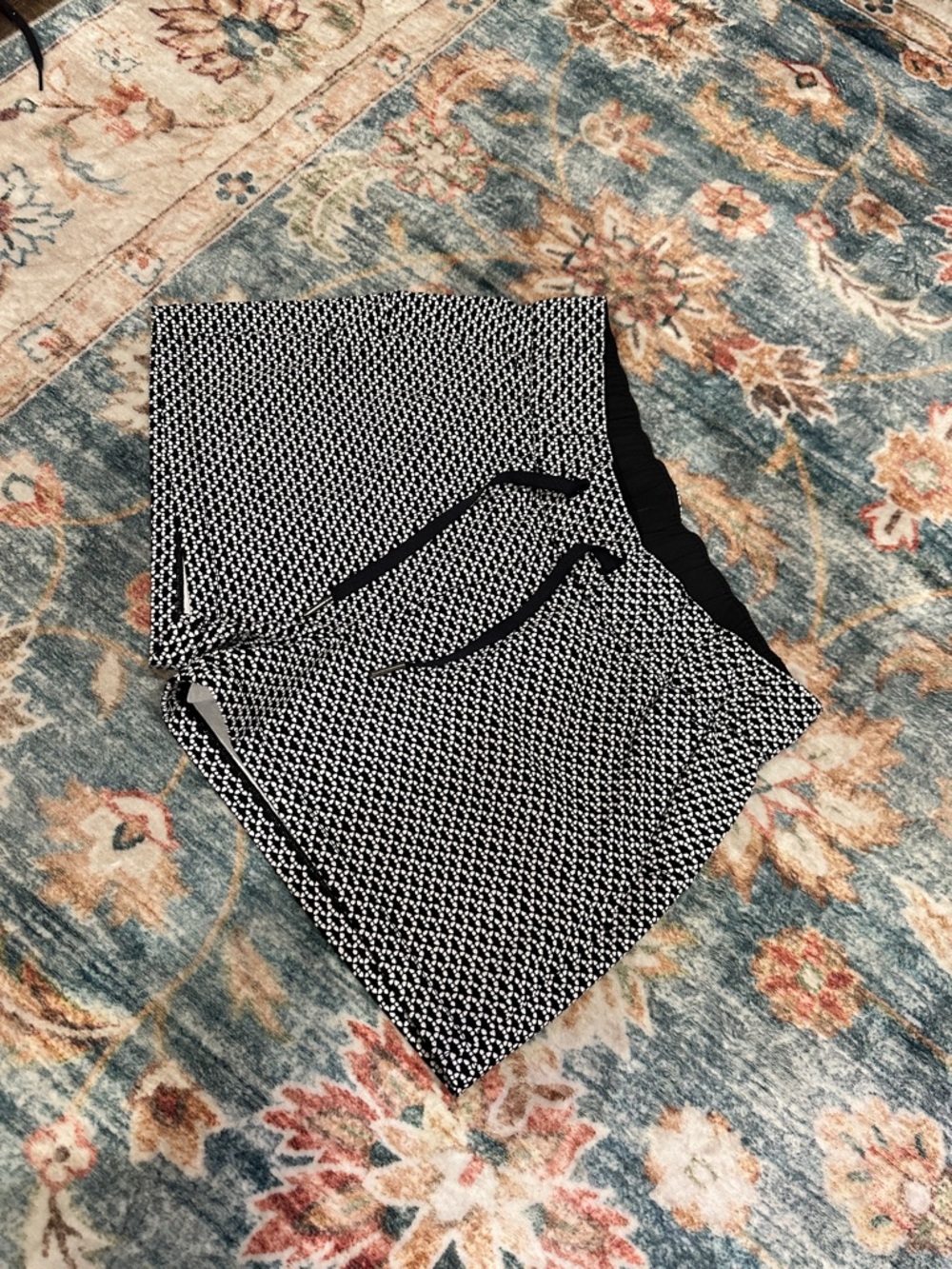 lululemon Black and White Micro-Print Athletic Shorts Size 6 NWOT